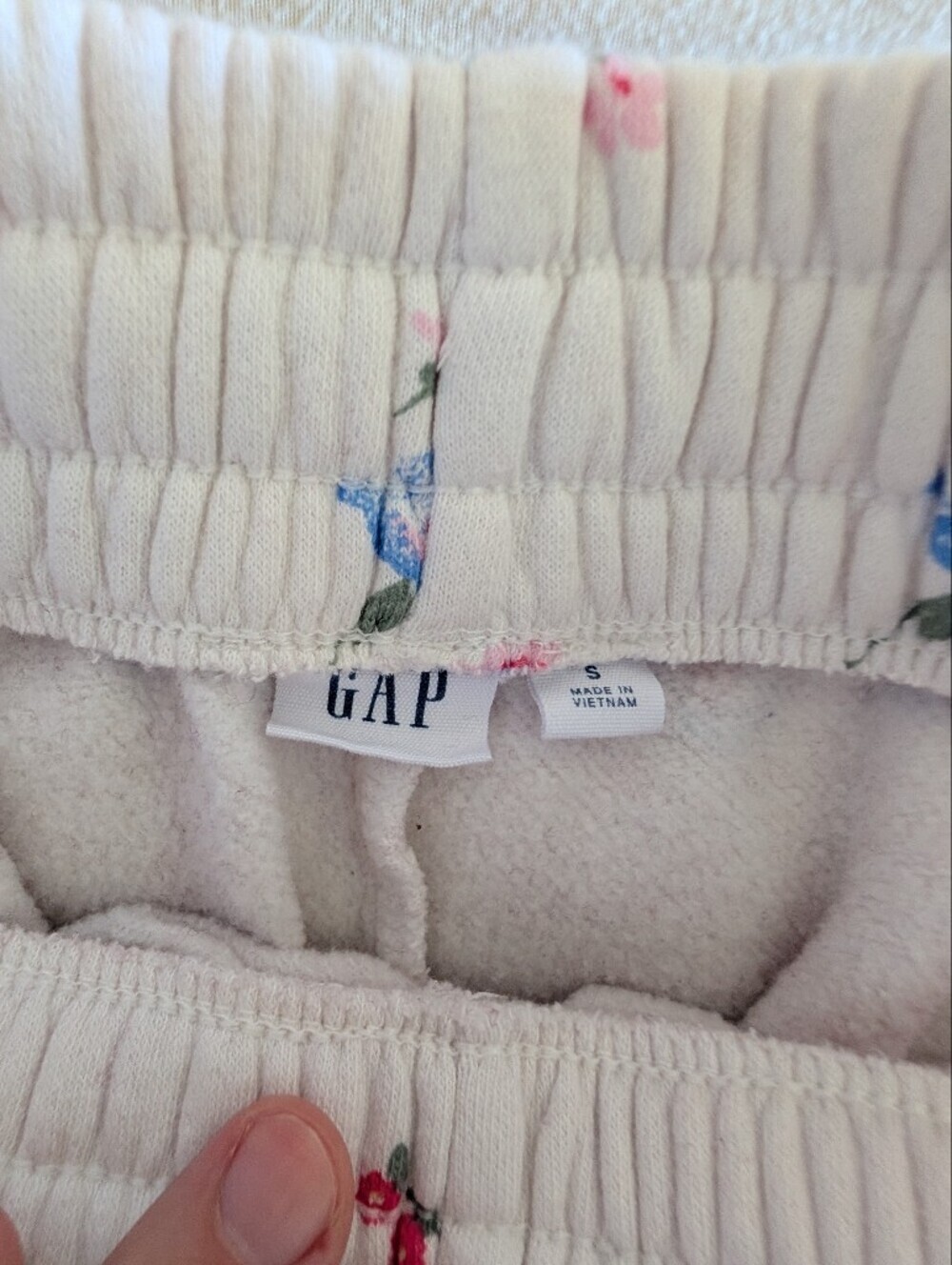 GAP White Floral Drawstring Shorts with Pink Logo - Picture 2 of 3